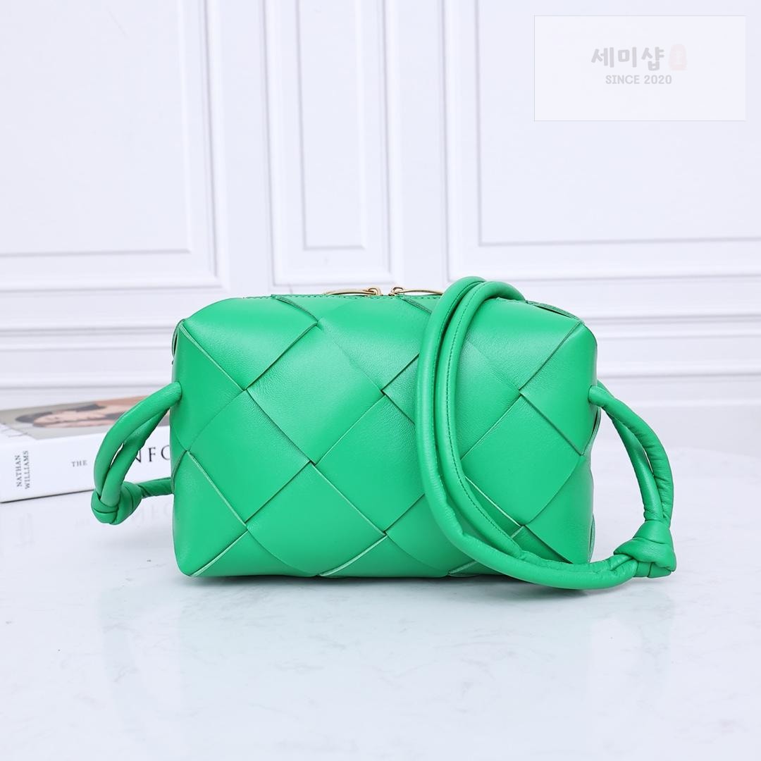 Bottega Veneta Bottega Veneta Small Cassette Camera Bag Bag 55번 이미지