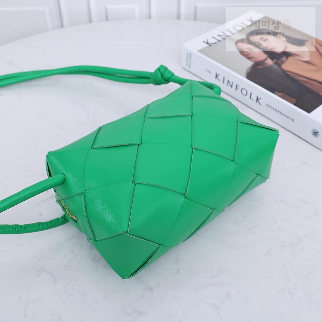 Bottega Veneta Bottega Veneta Small Cassette Camera Bag Bag 58번 이미지