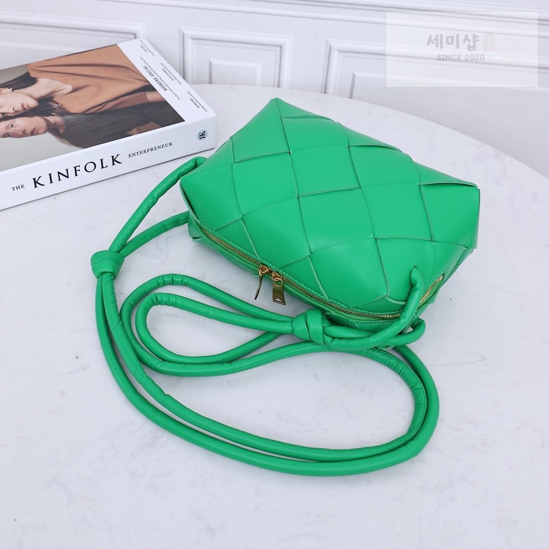 Bottega Veneta Bottega Veneta Small Cassette Camera Bag Bag 40번 이미지