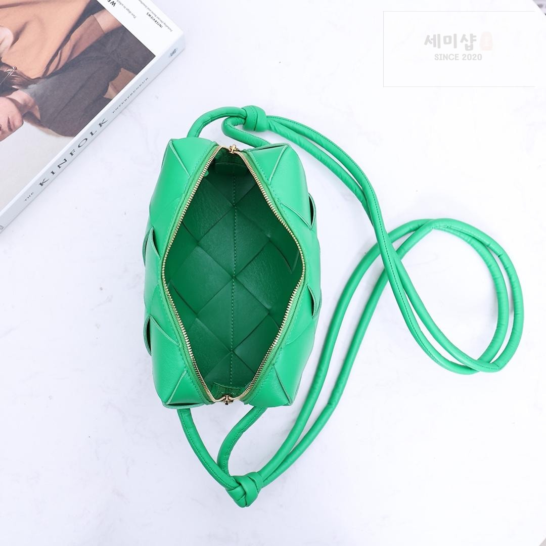 Bottega Veneta Bottega Veneta Small Cassette Camera Bag Bag 56번 이미지