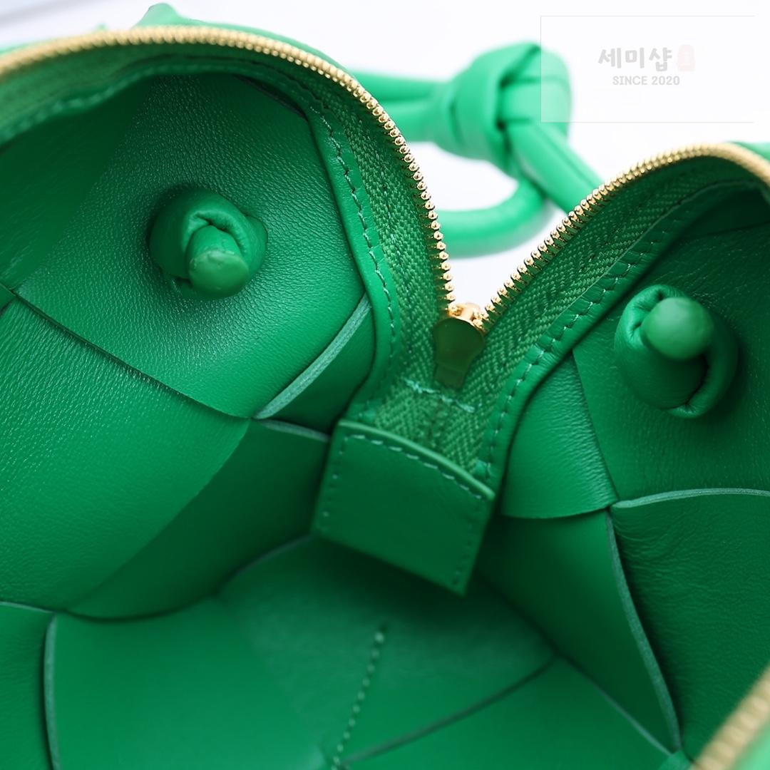 Bottega Veneta Bottega Veneta Small Cassette Camera Bag Bag 35번 이미지