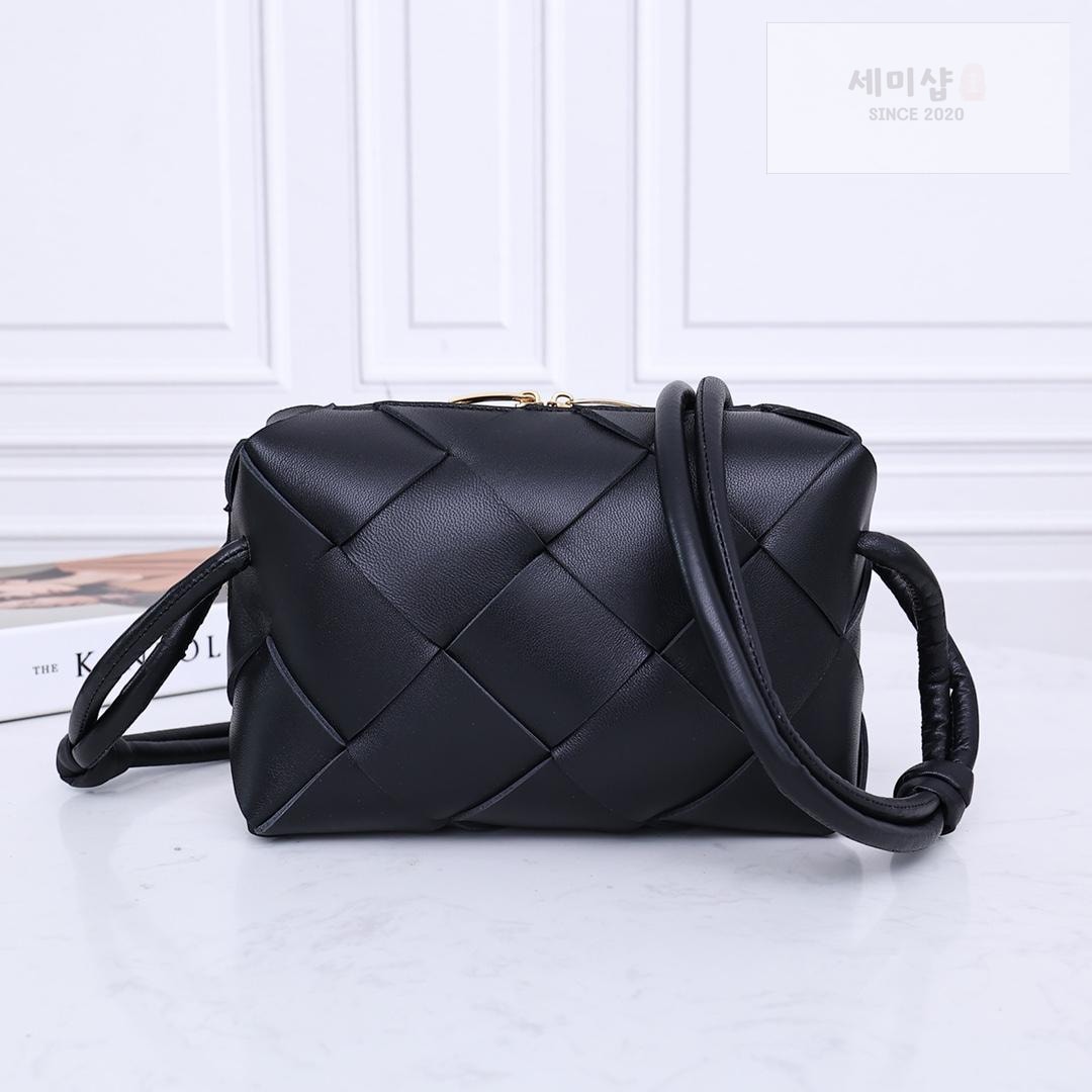 Bottega Veneta Bottega Veneta Small Cassette Camera Bag Bag 60번 이미지