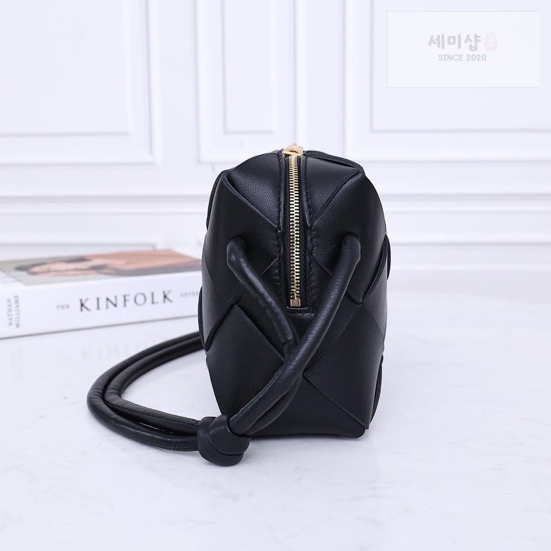 Bottega Veneta Bottega Veneta Small Cassette Camera Bag Bag 61번 이미지