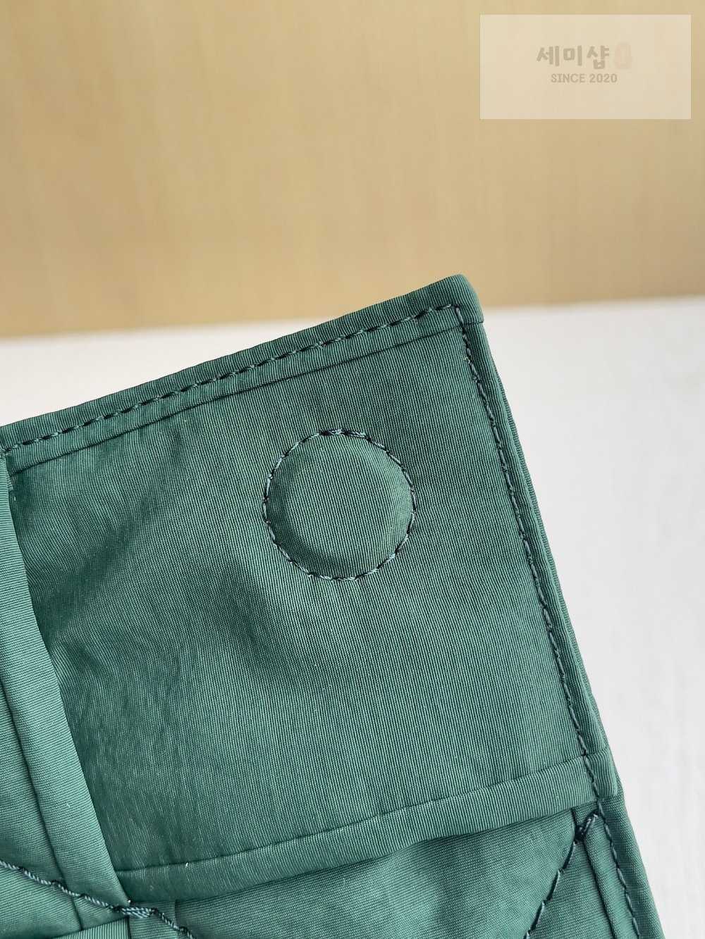 Bottega Veneta Bottega Veneta Small Padded Tech Cassette Bag 1번 이미지