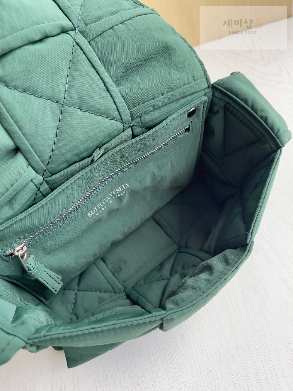 Bottega Veneta Bottega Veneta Small Padded Tech Cassette Bag 2번 이미지