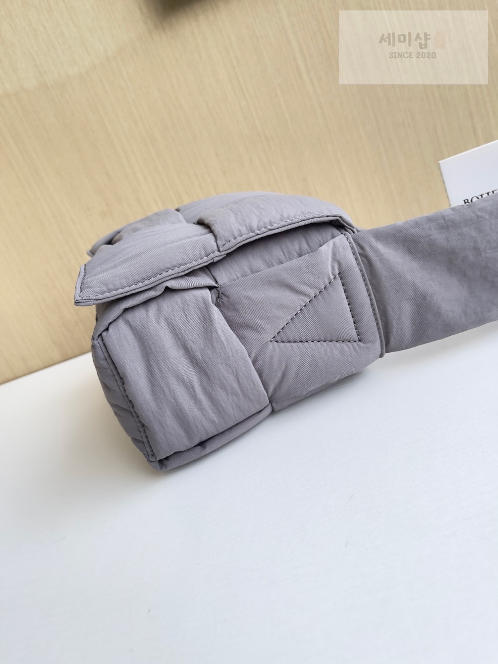 Bottega Veneta Bottega Veneta Small Padded Tech Cassette Bag 2번 이미지