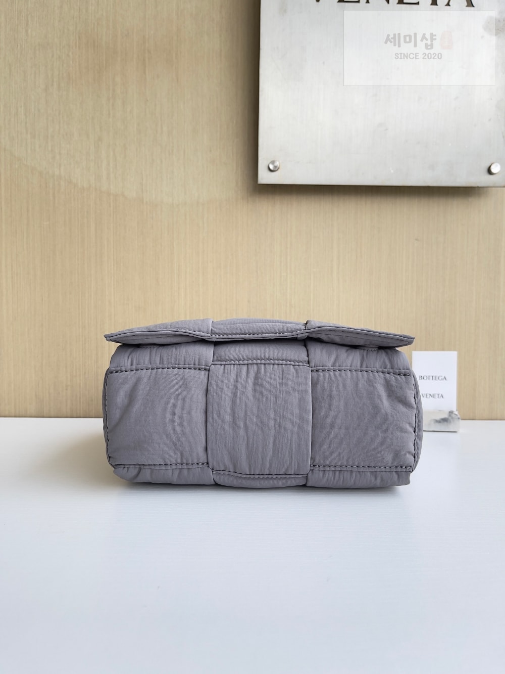 Bottega Veneta Bottega Veneta Small Padded Tech Cassette Bag 3번 이미지