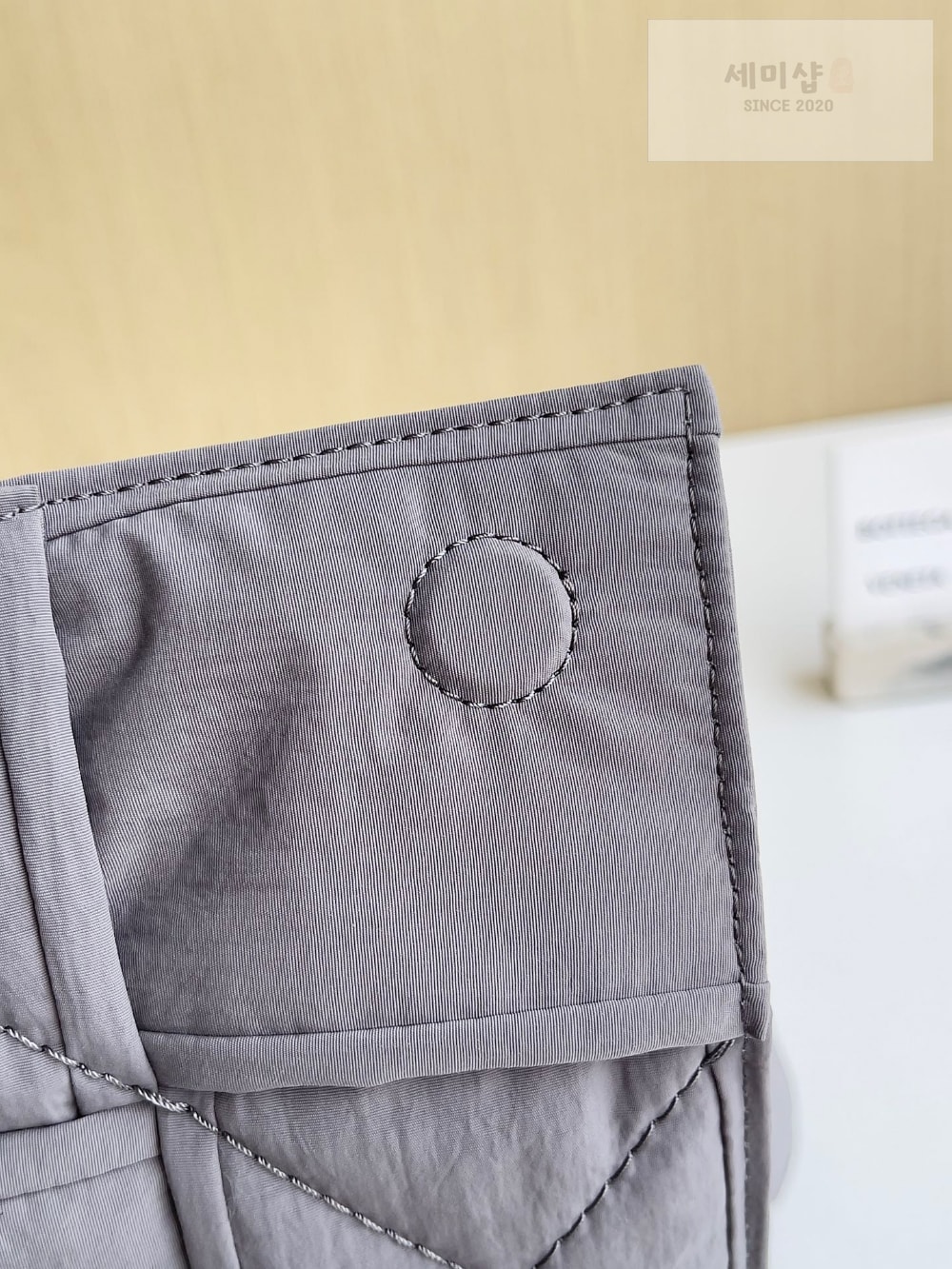Bottega Veneta Bottega Veneta Small Padded Tech Cassette Bag 6번 이미지