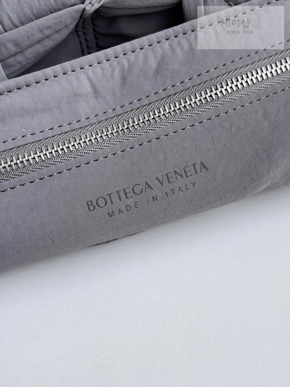 Bottega Veneta Bottega Veneta Small Padded Tech Cassette Bag 8번 이미지