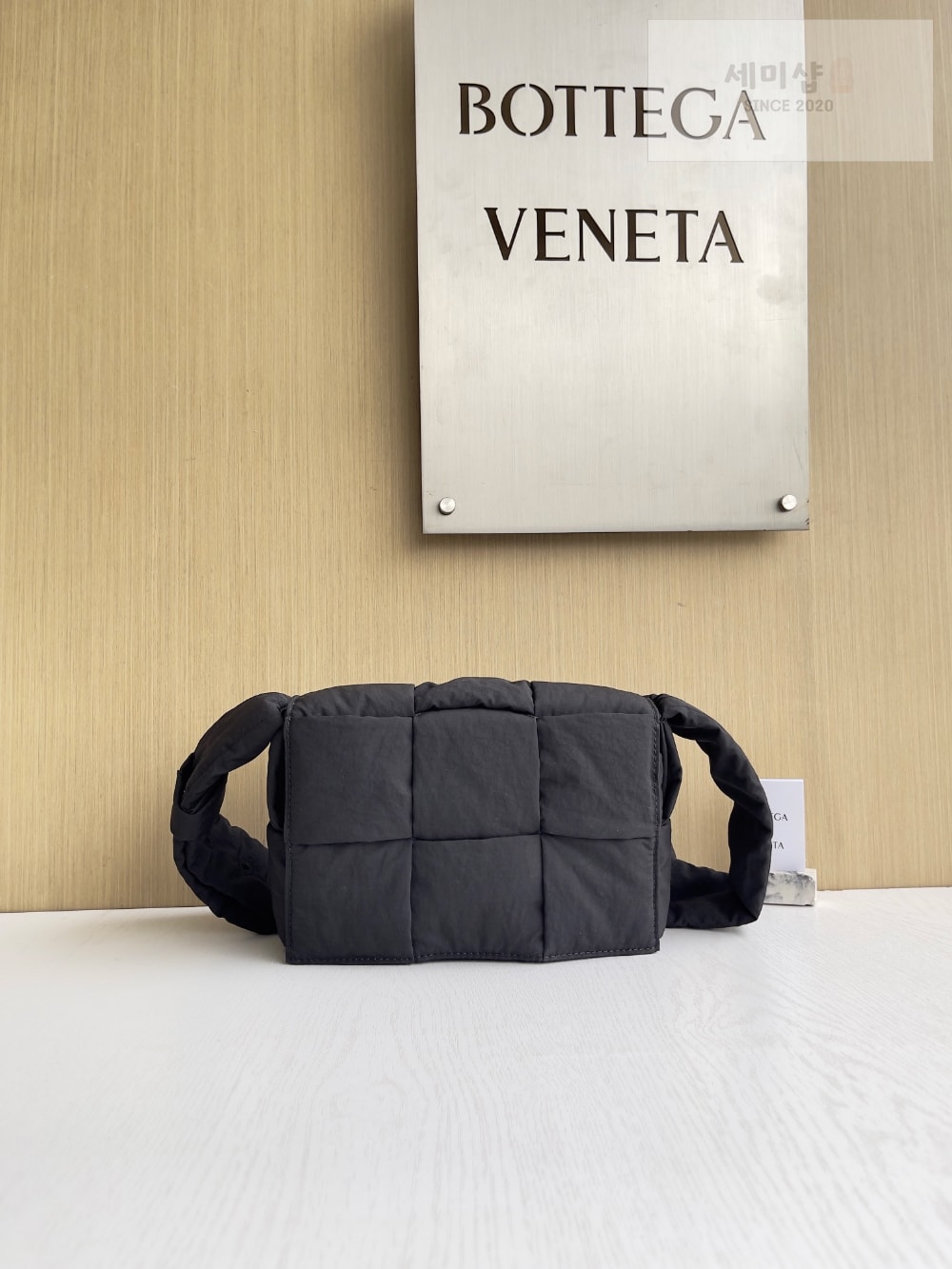 Bottega Veneta Bottega Veneta Small Padded Tech Cassette Bag 1번 이미지