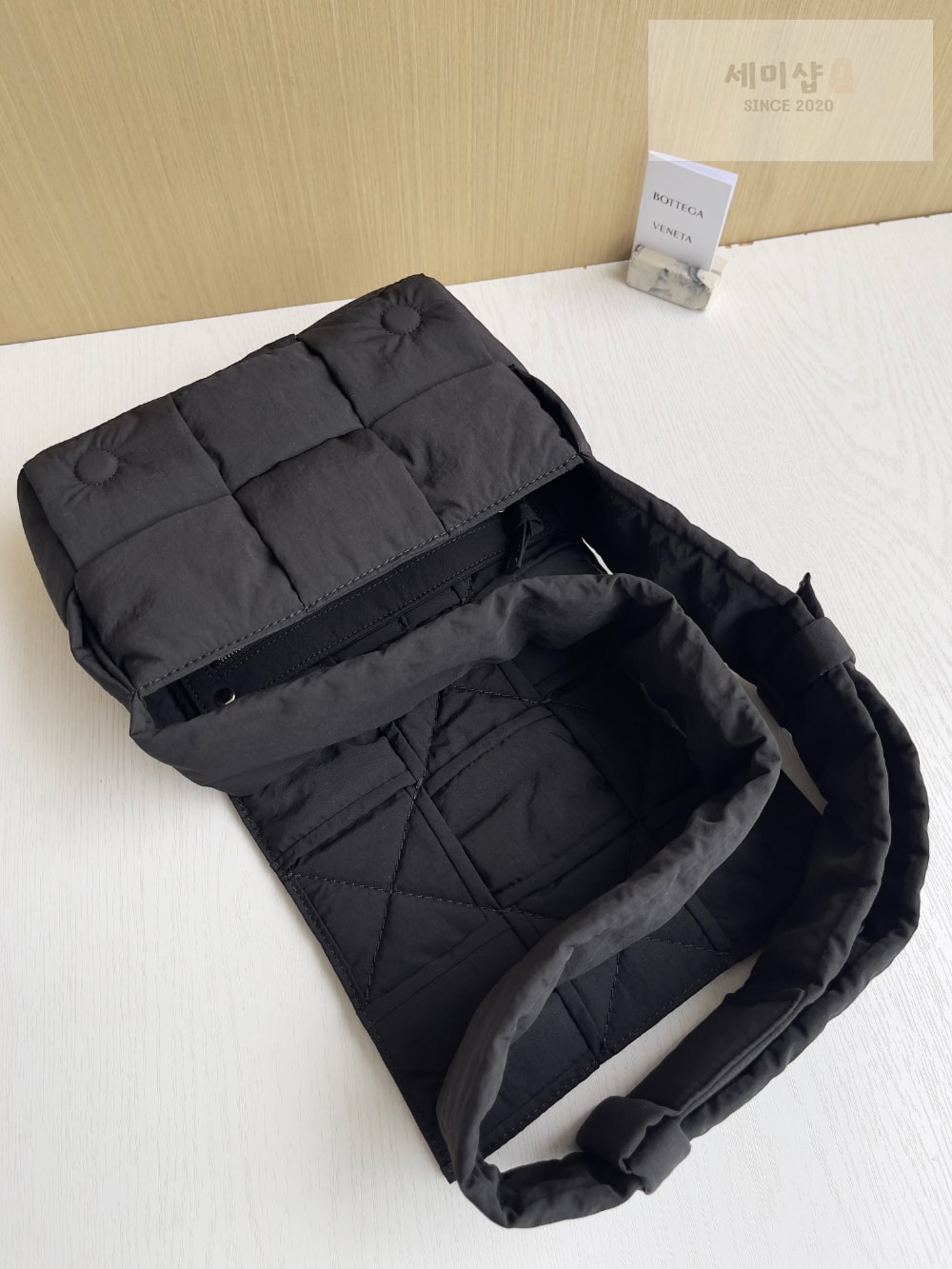 Bottega Veneta Bottega Veneta Small Padded Tech Cassette Bag 4번 이미지