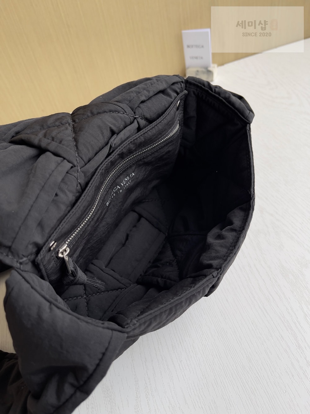 Bottega Veneta Bottega Veneta Small Padded Tech Cassette Bag 6번 이미지