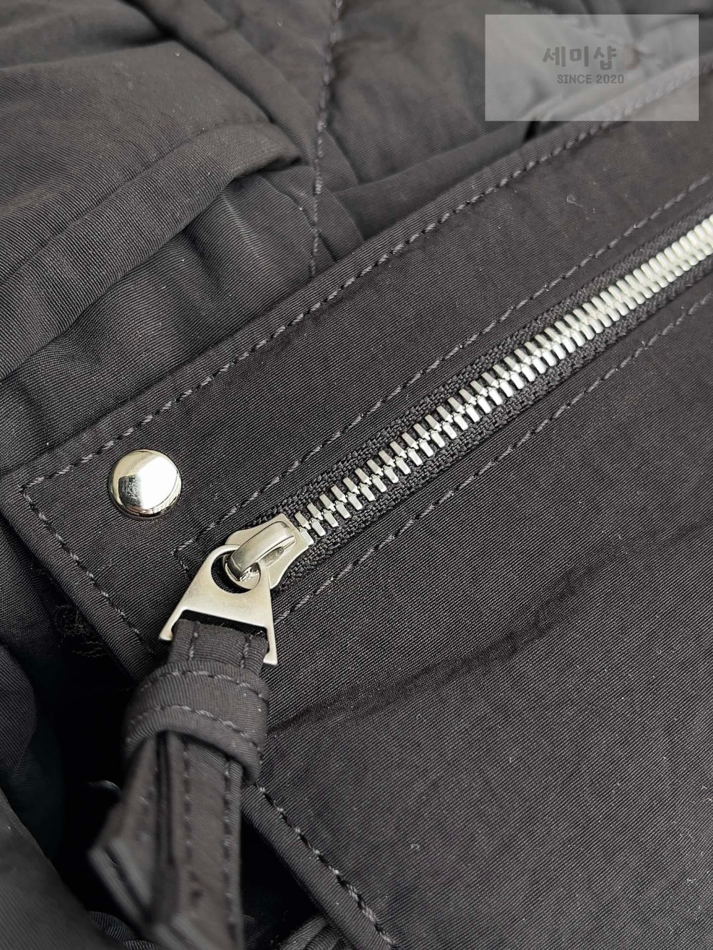 Bottega Veneta Bottega Veneta Small Padded Tech Cassette Bag 7번 이미지