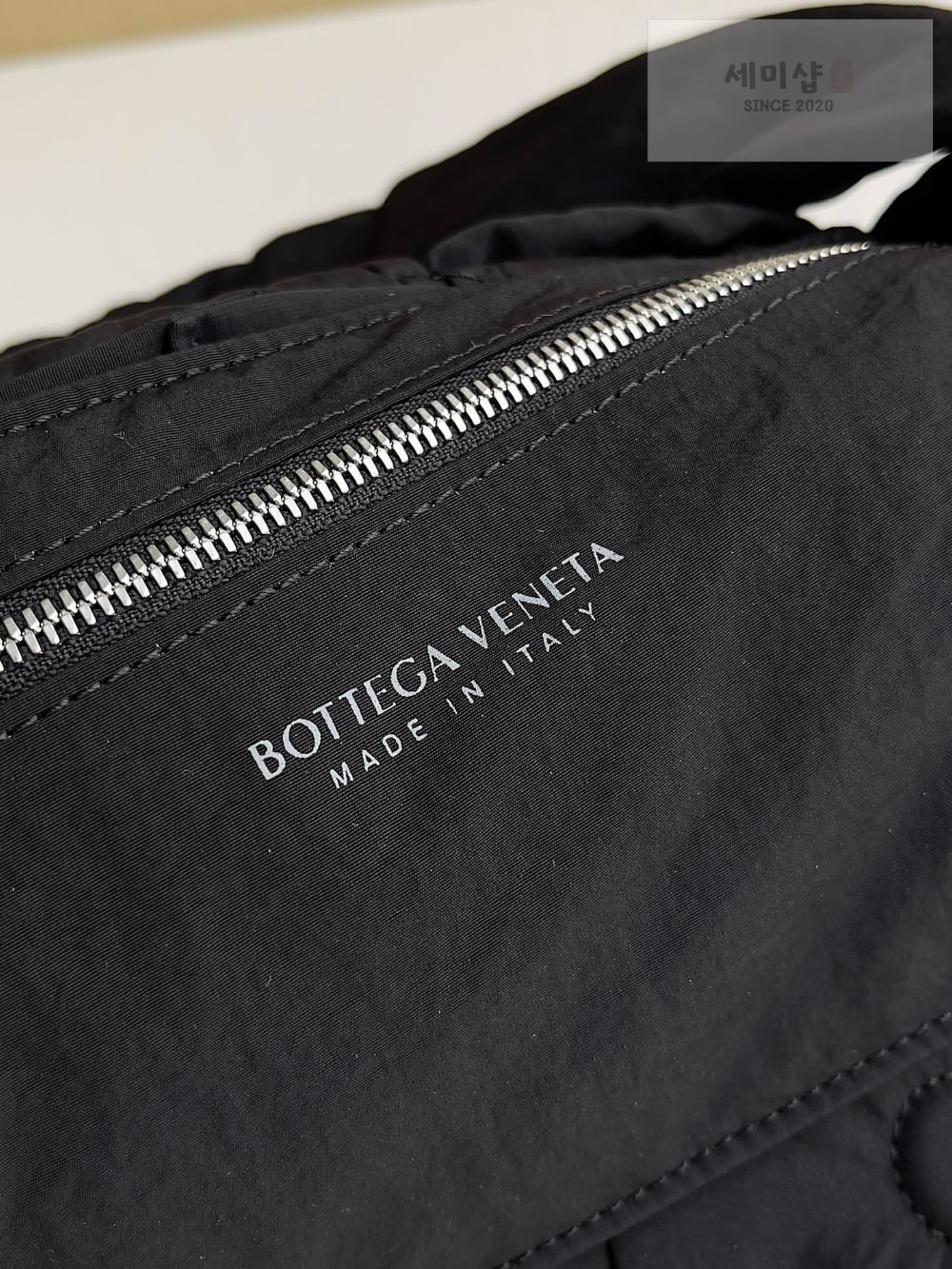 Bottega Veneta Bottega Veneta Small Padded Tech Cassette Bag 8번 이미지