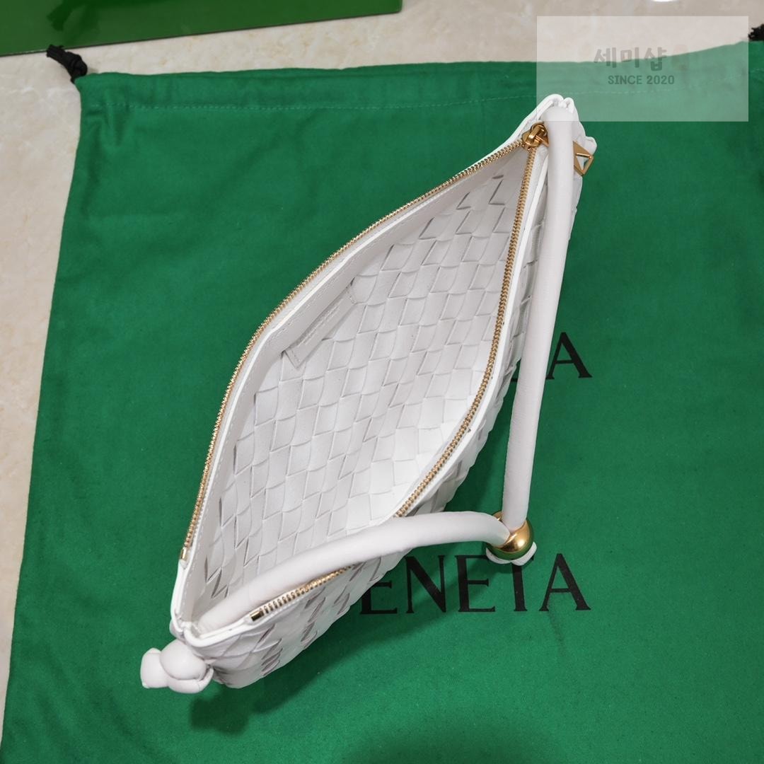 Bottega Veneta Bottega Veneta Turn Pouch Bag 7번 이미지