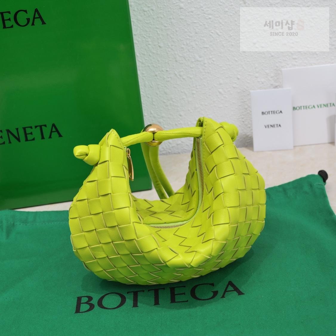Bottega Veneta Bottega Veneta Turn Pouch Bag 101번 이미지