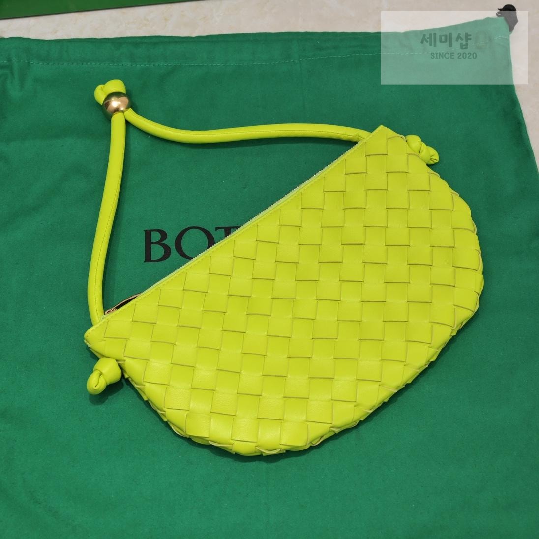 Bottega Veneta Bottega Veneta Turn Pouch Bag 10번 이미지