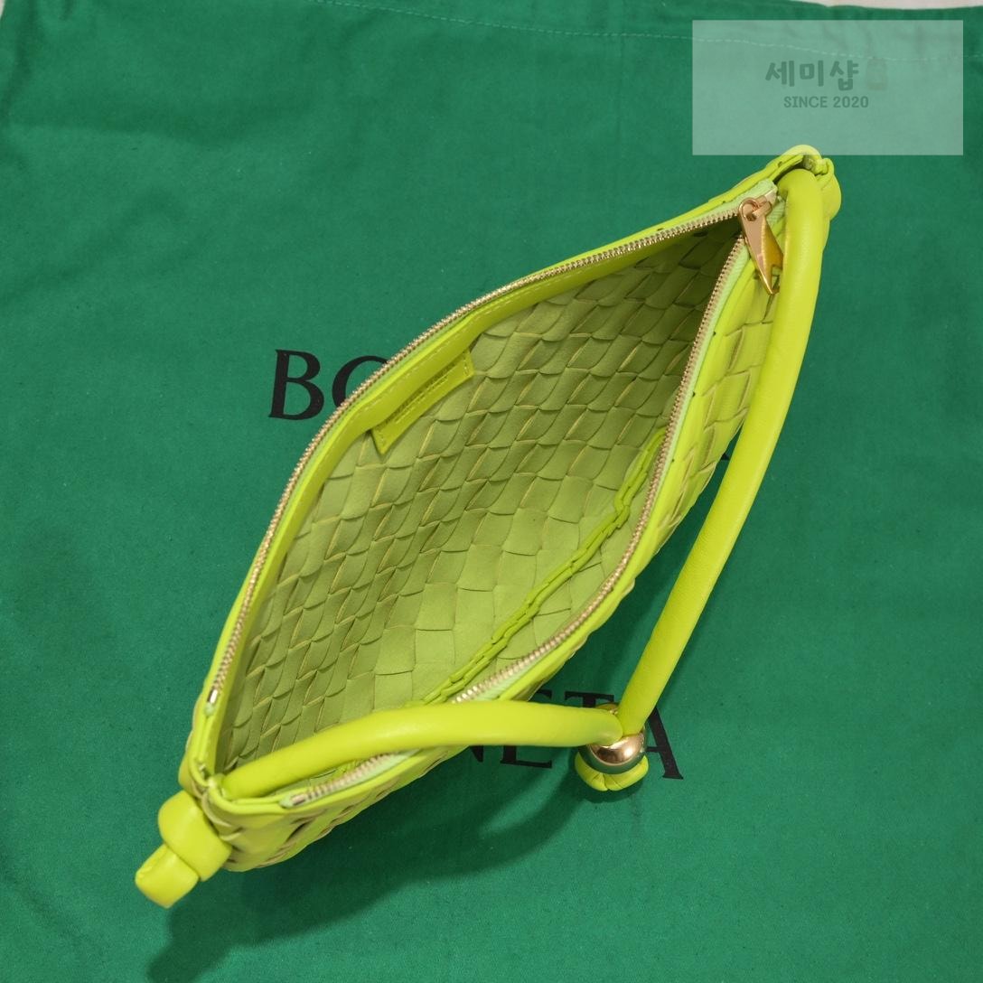 Bottega Veneta Bottega Veneta Turn Pouch Bag 13번 이미지