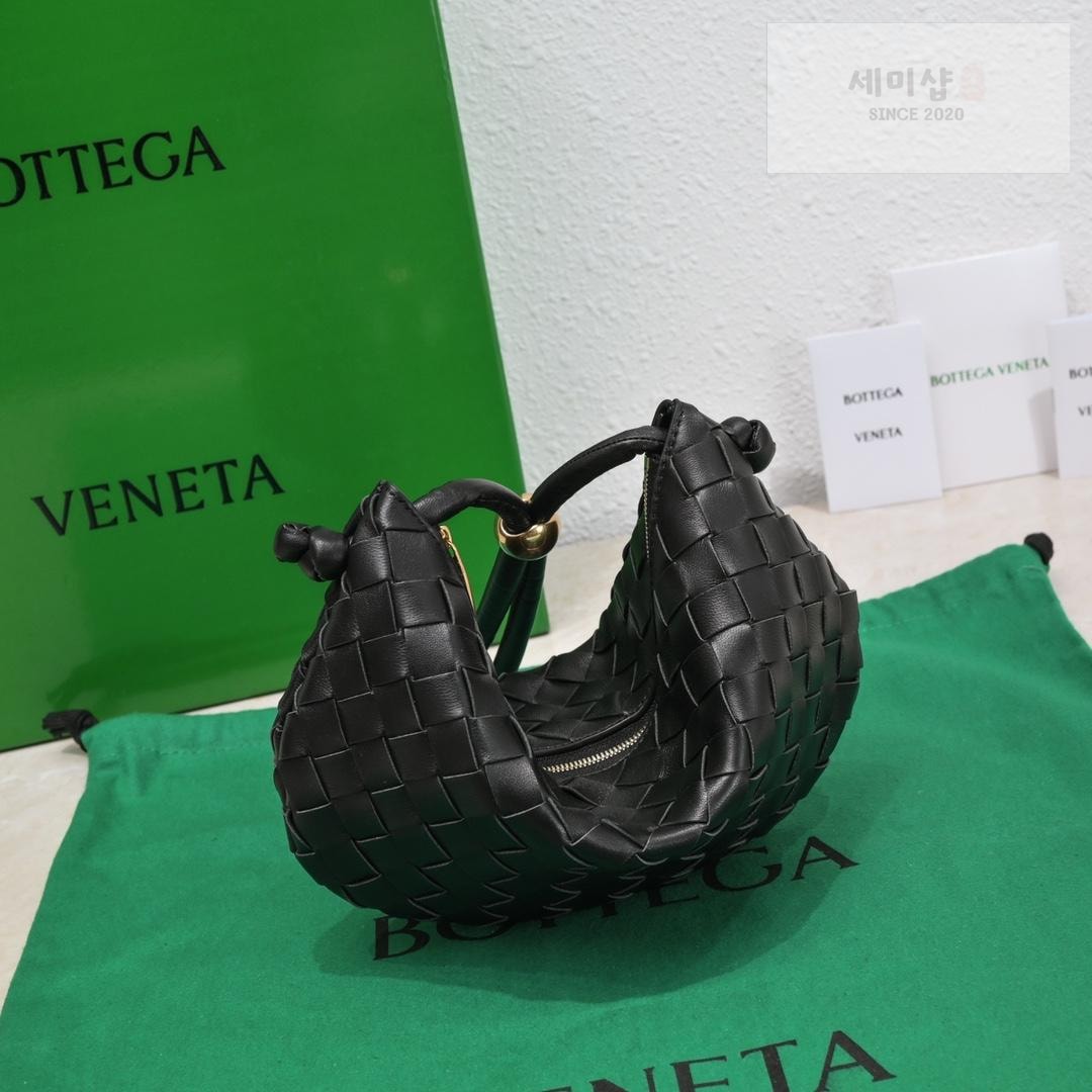 Bottega Veneta Bottega Veneta Turn Pouch Bag 16번 이미지