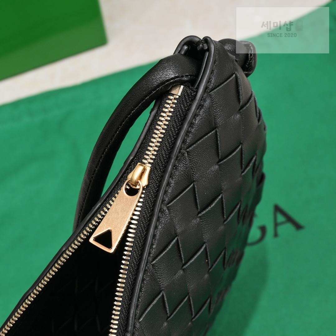 Bottega Veneta Bottega Veneta Turn Pouch Bag 104번 이미지