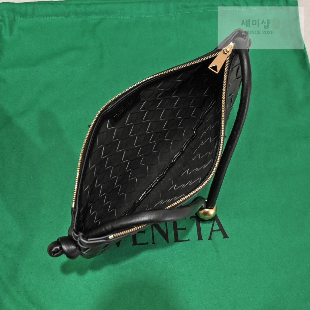 Bottega Veneta Bottega Veneta Turn Pouch Bag 102번 이미지