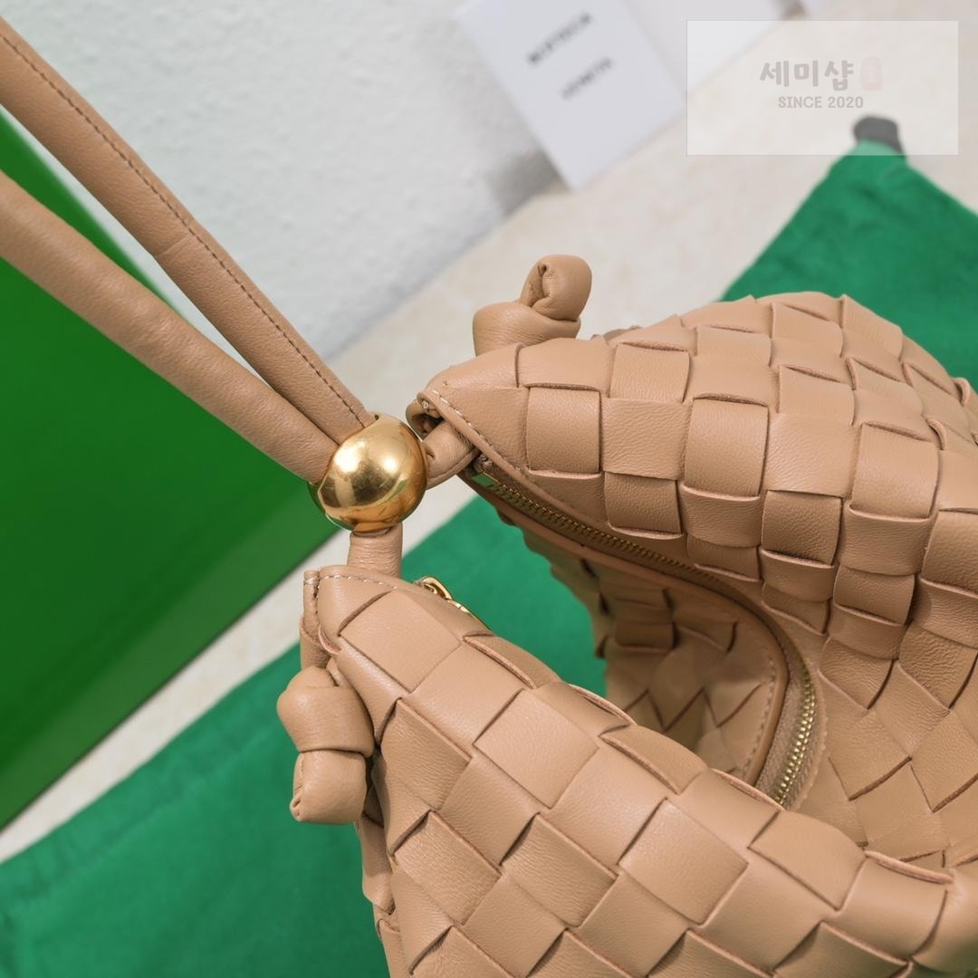 Bottega Veneta Bottega Veneta Turn Pouch Bag 17번 이미지