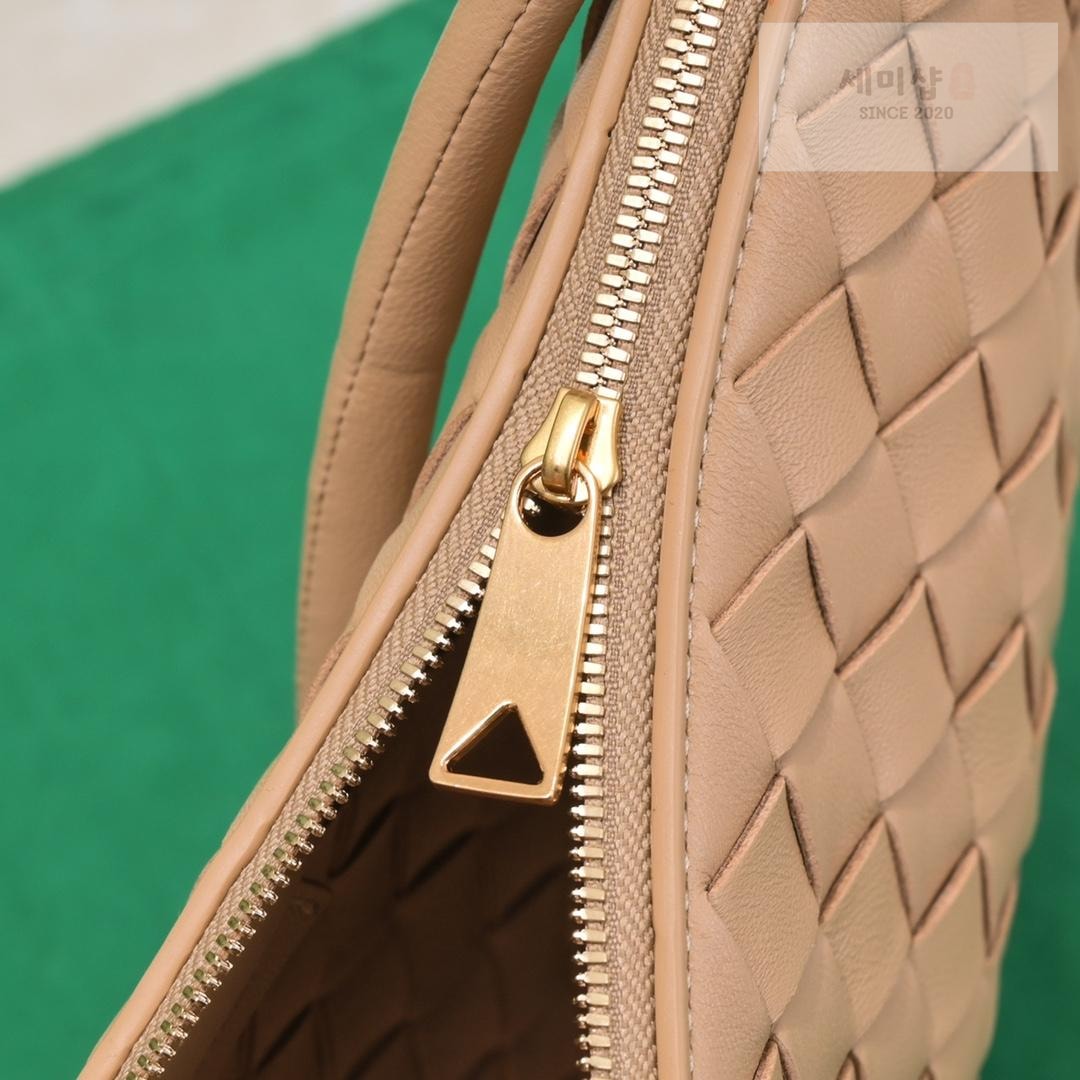 Bottega Veneta Bottega Veneta Turn Pouch Bag 18번 이미지