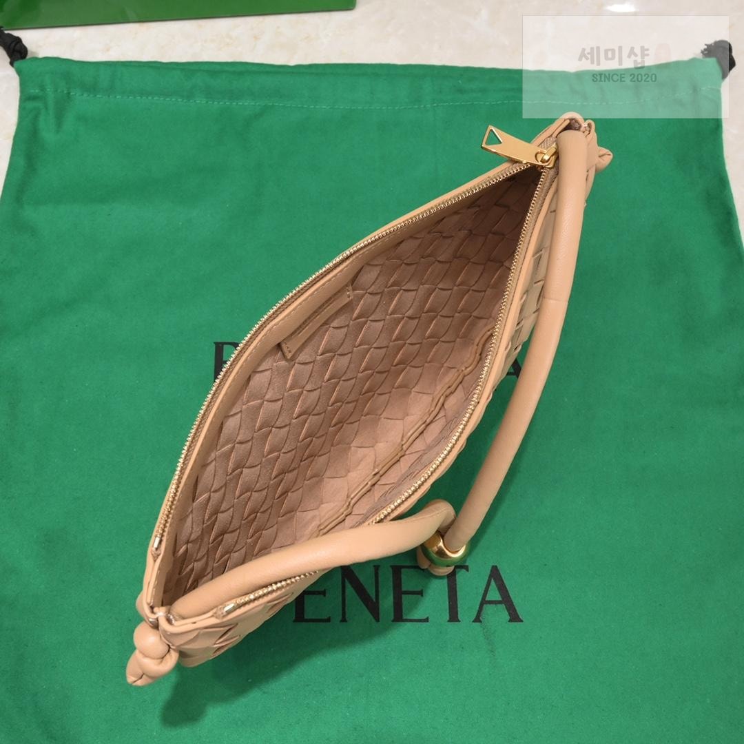 Bottega Veneta Bottega Veneta Turn Pouch Bag 19번 이미지