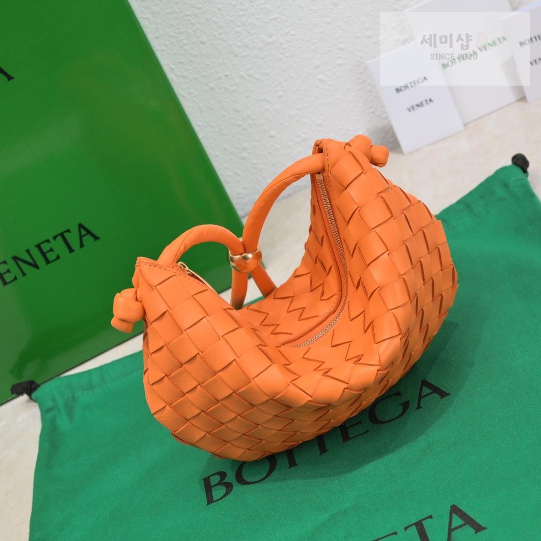 Bottega Veneta Bottega Veneta Turn Pouch Bag 28번 이미지