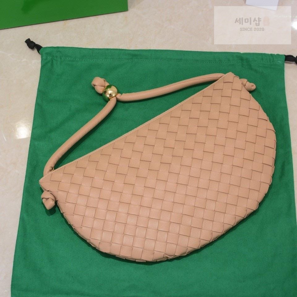 Bottega Veneta Bottega Veneta Turn Pouch Bag 35번 이미지