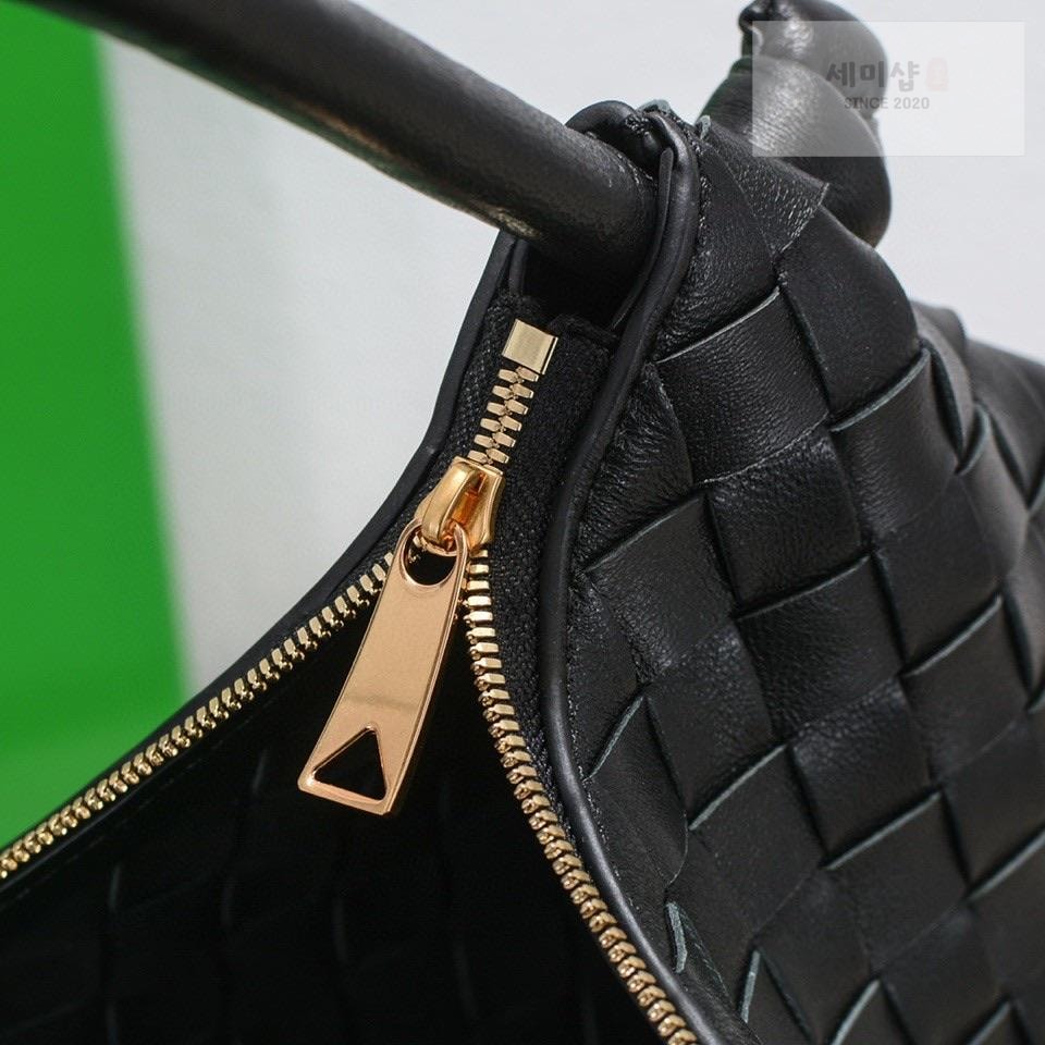 Bottega Veneta Bottega Veneta Turn Pouch Bag 42번 이미지