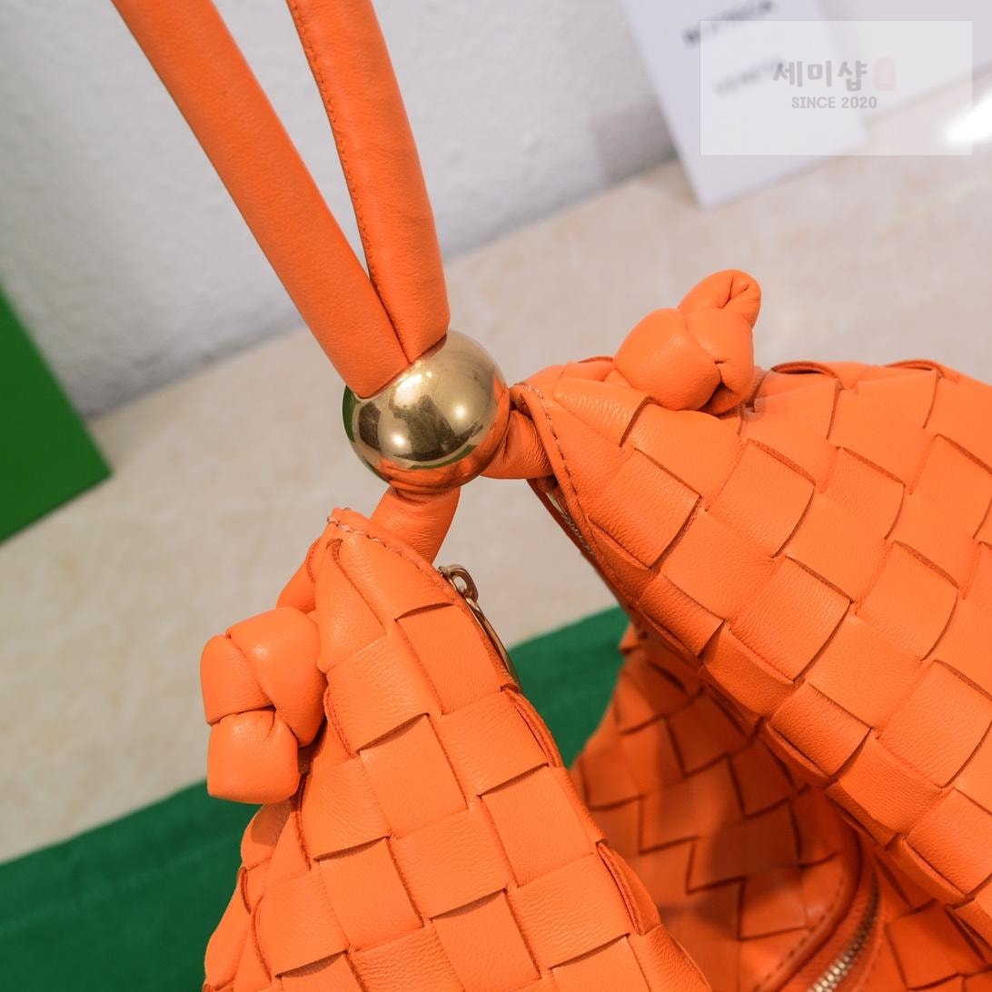 Bottega Veneta Bottega Veneta Turn Pouch Bag 81번 이미지