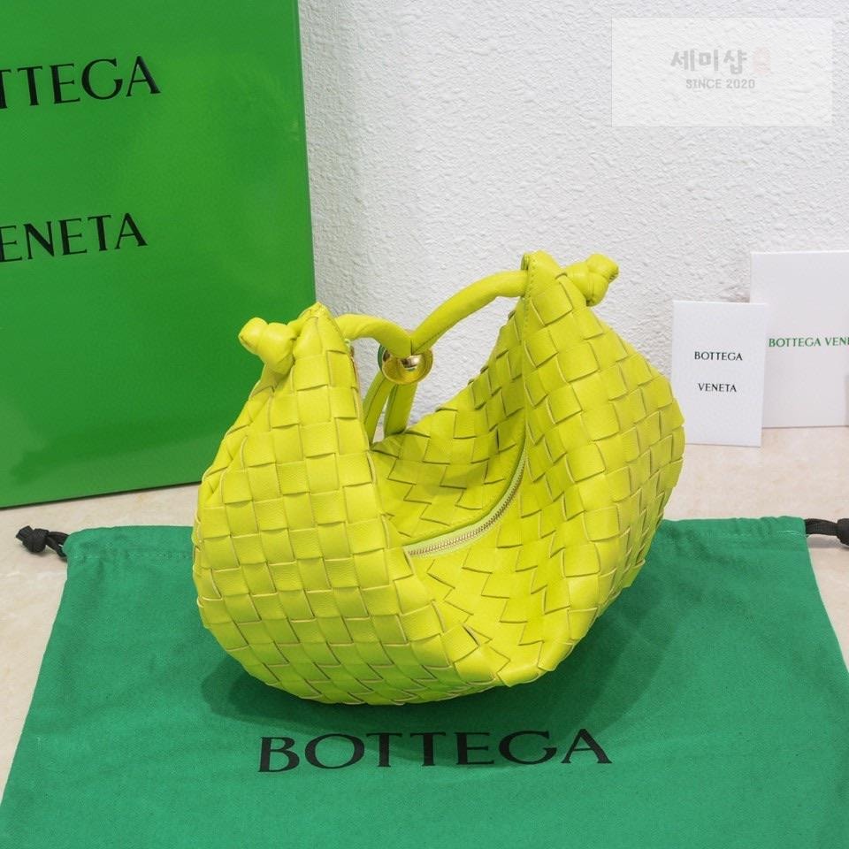 Bottega Veneta Bottega Veneta Turn Pouch Bag 55번 이미지