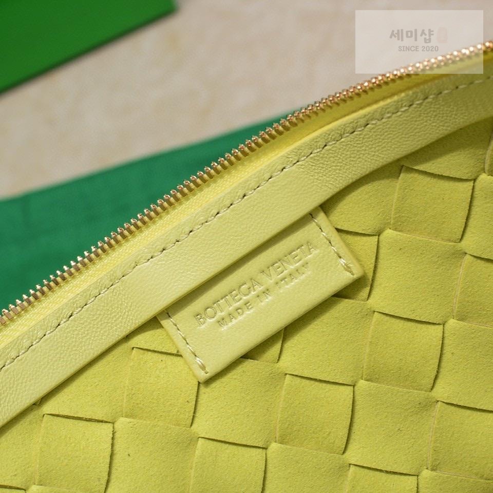 Bottega Veneta Bottega Veneta Turn Pouch Bag 65번 이미지