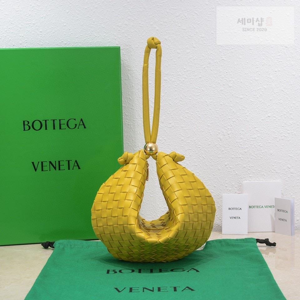 Bottega Veneta Bottega Veneta Turn Pouch Bag 66번 이미지