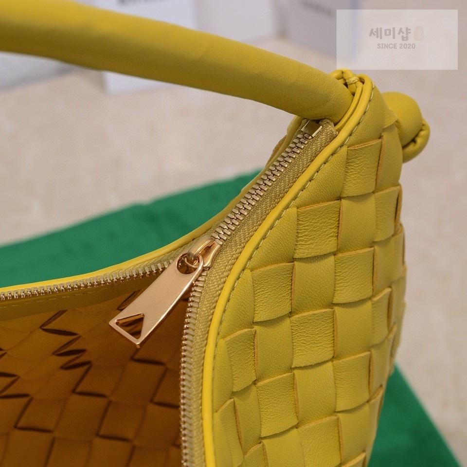 Bottega Veneta Bottega Veneta Turn Pouch Bag 70번 이미지