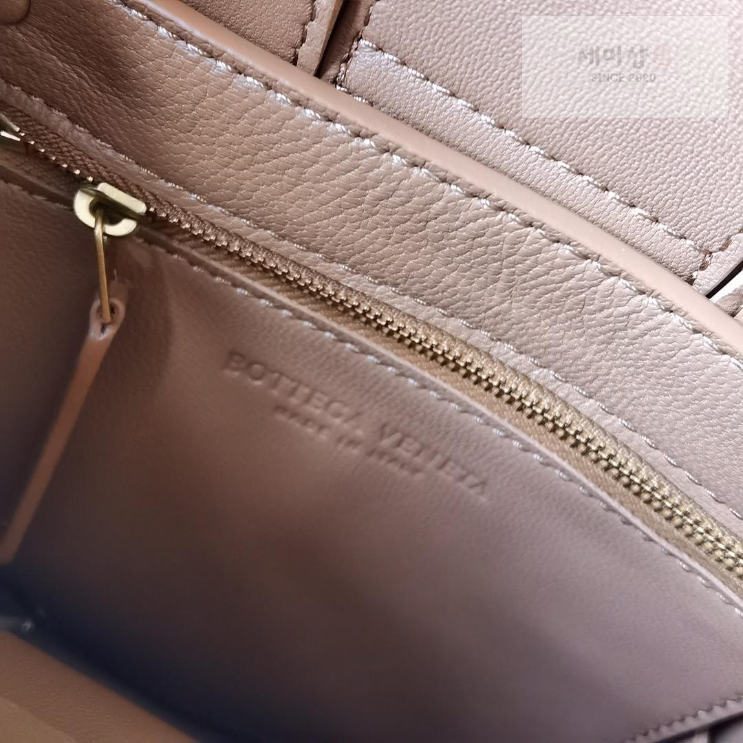 Bottega Veneta Bottega Veneta intrecio Tote Cross Bag 50번 이미지