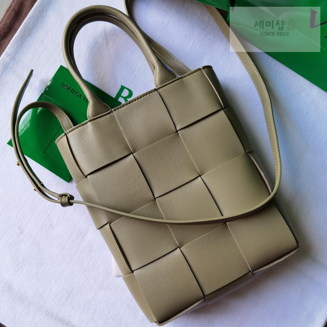 Bottega Veneta Bottega Veneta intrecio Tote Cross Bag 19번 이미지