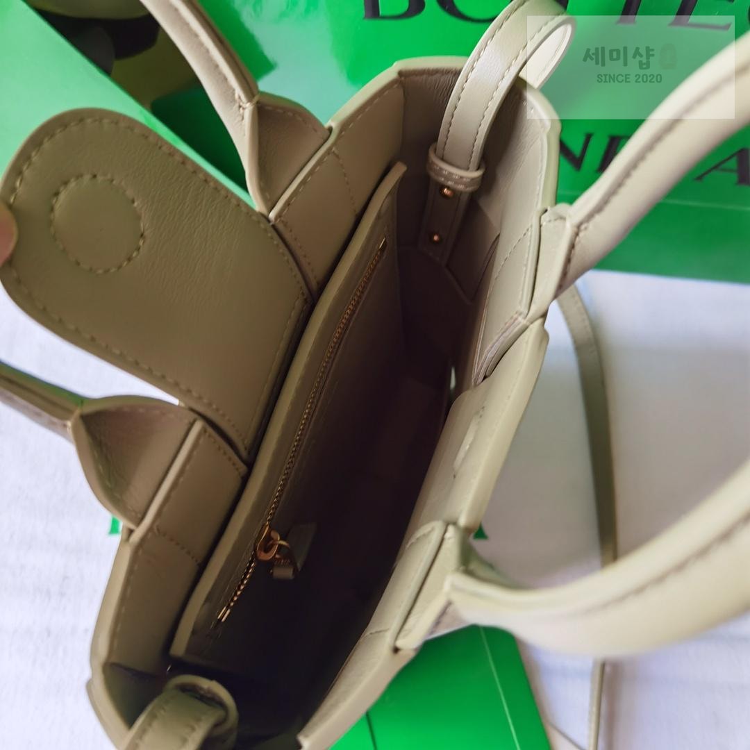 Bottega Veneta Bottega Veneta intrecio Tote Cross Bag 22번 이미지