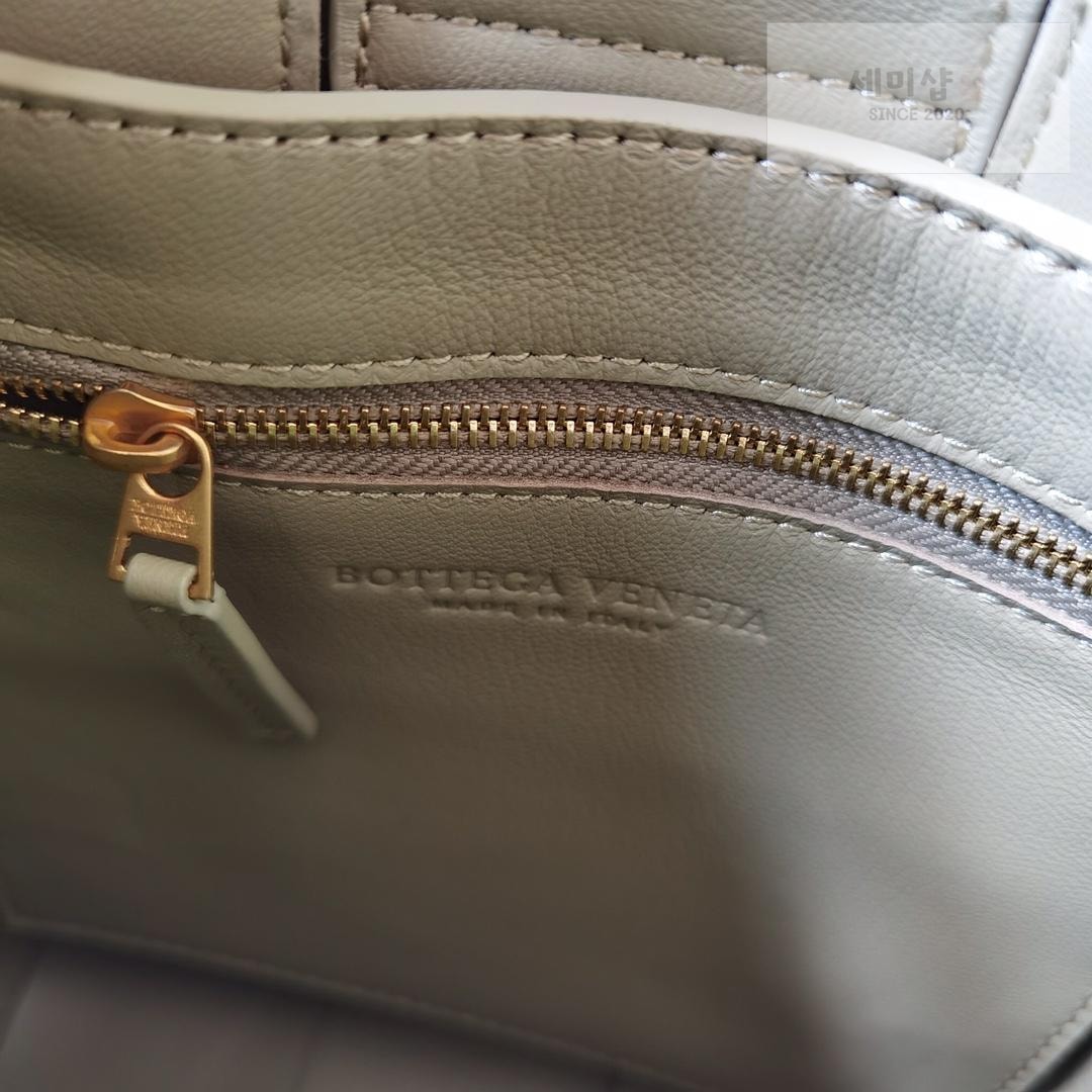 Bottega Veneta Bottega Veneta intrecio Tote Cross Bag 23번 이미지