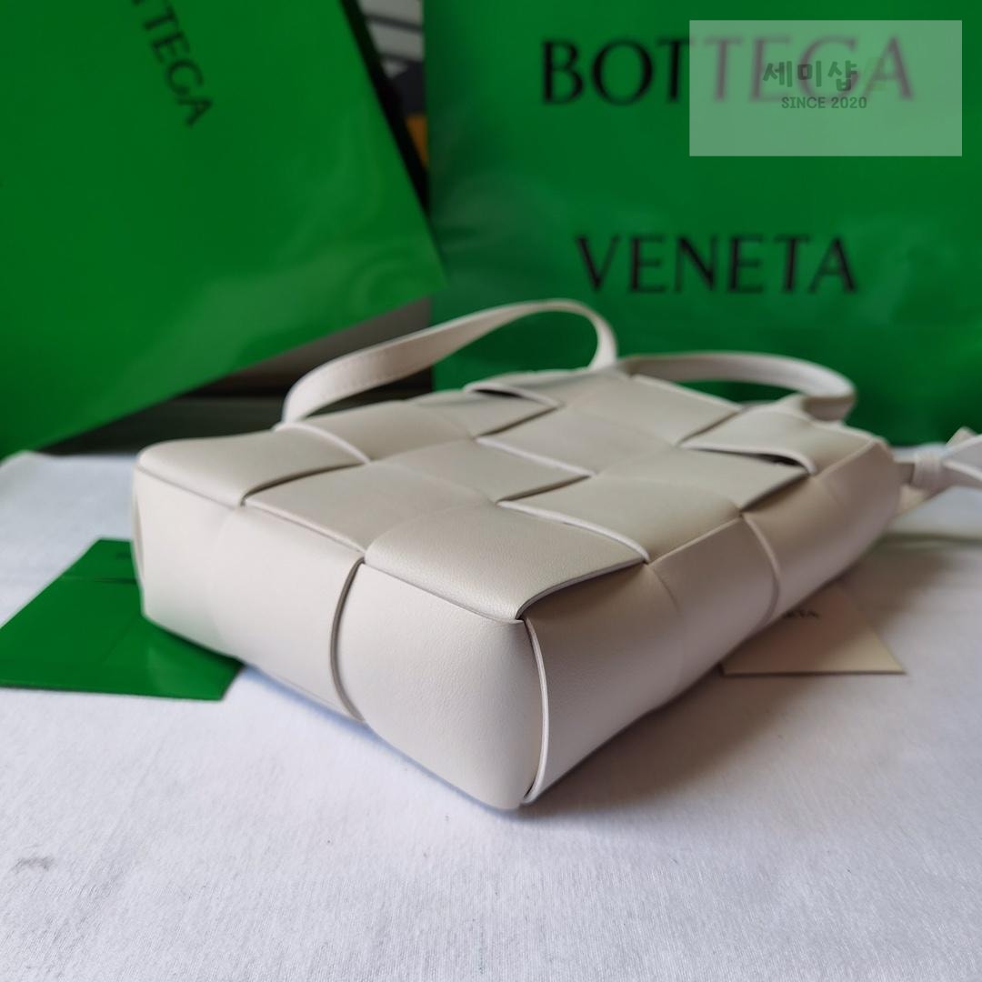 Bottega Veneta Bottega Veneta intrecio Tote Cross Bag 34번 이미지