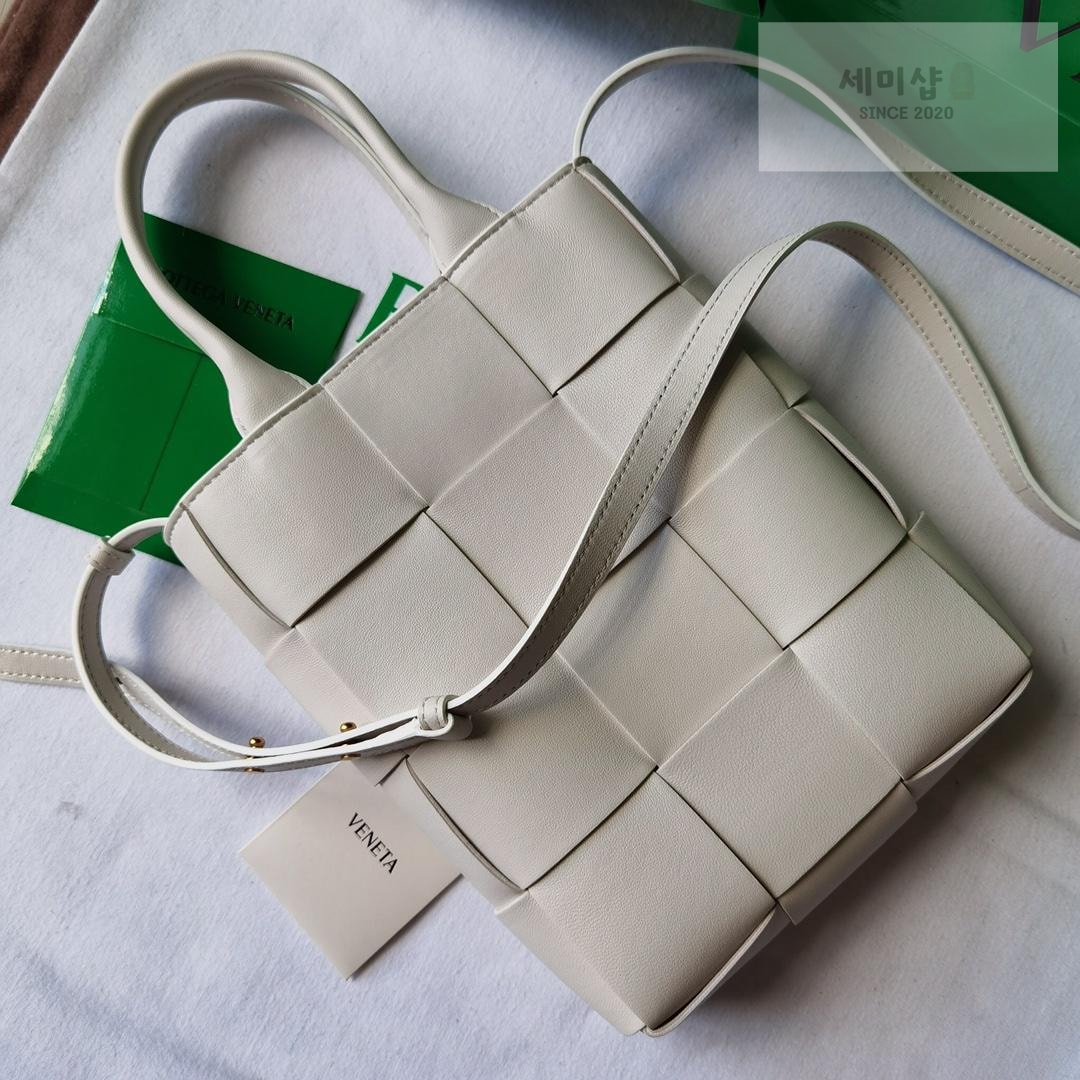 Bottega Veneta Bottega Veneta intrecio Tote Cross Bag 35번 이미지