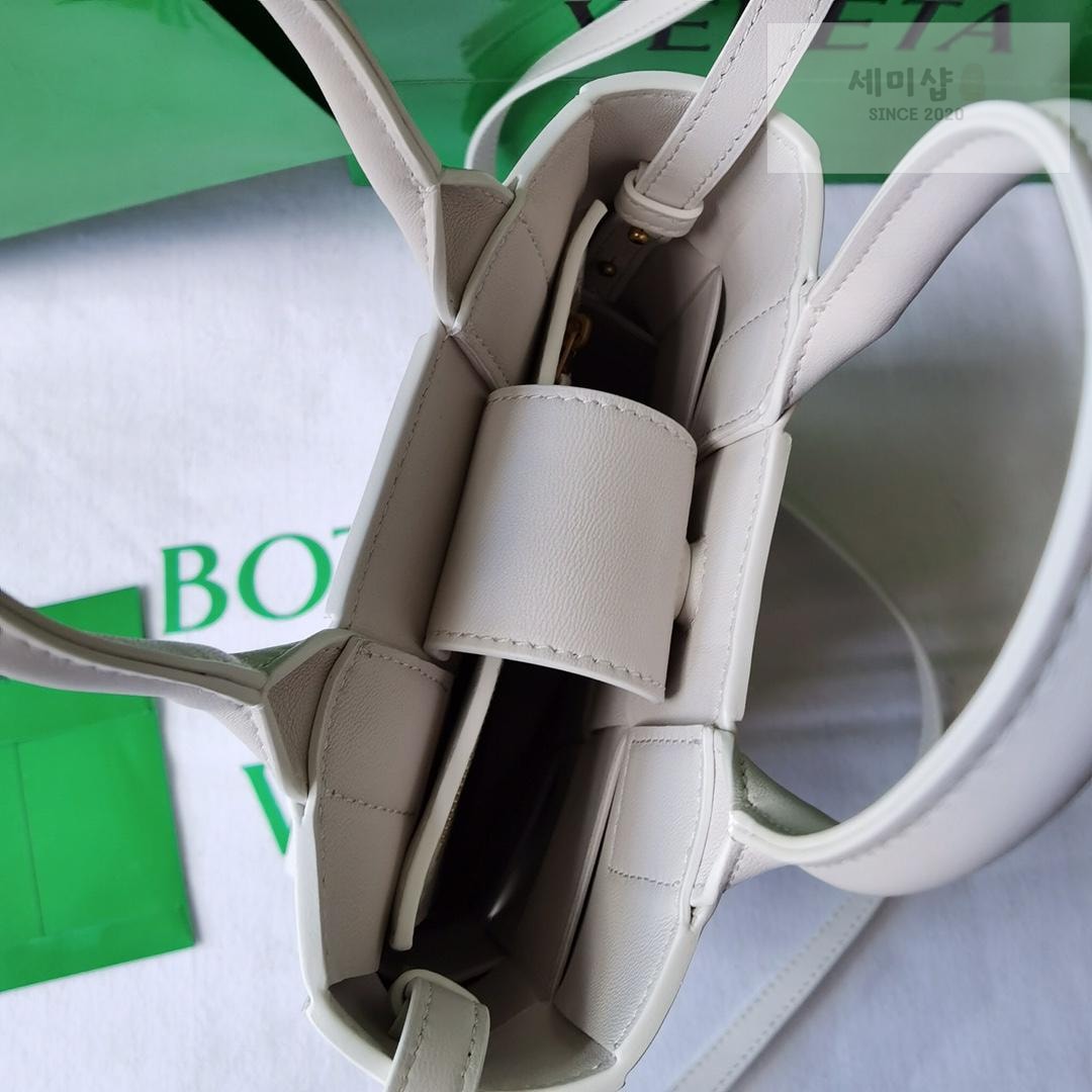 Bottega Veneta Bottega Veneta intrecio Tote Cross Bag 36번 이미지