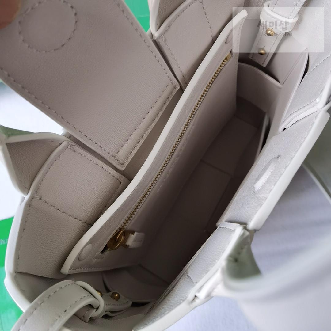 Bottega Veneta Bottega Veneta intrecio Tote Cross Bag 37번 이미지