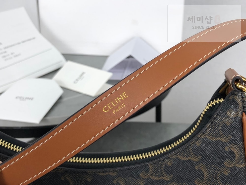 C E L I N E Celine Ava Bag in Triomphe Canvas and Calfskin Bag 7번 이미지