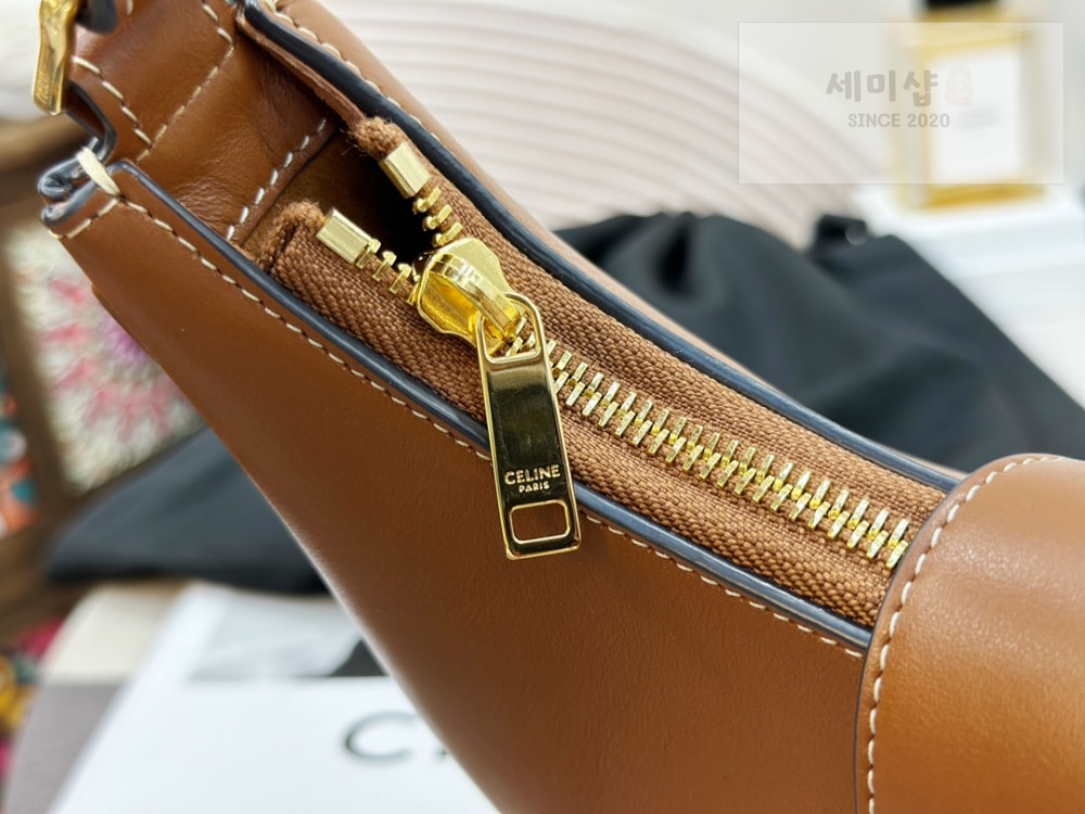 C E L I N E Celine Ava Triomphe Bag Soft Calfskin Bag 6번 이미지