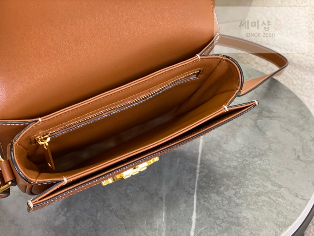 C E L I N E Celine Besace Clea Calfskin Bag 8번 이미지