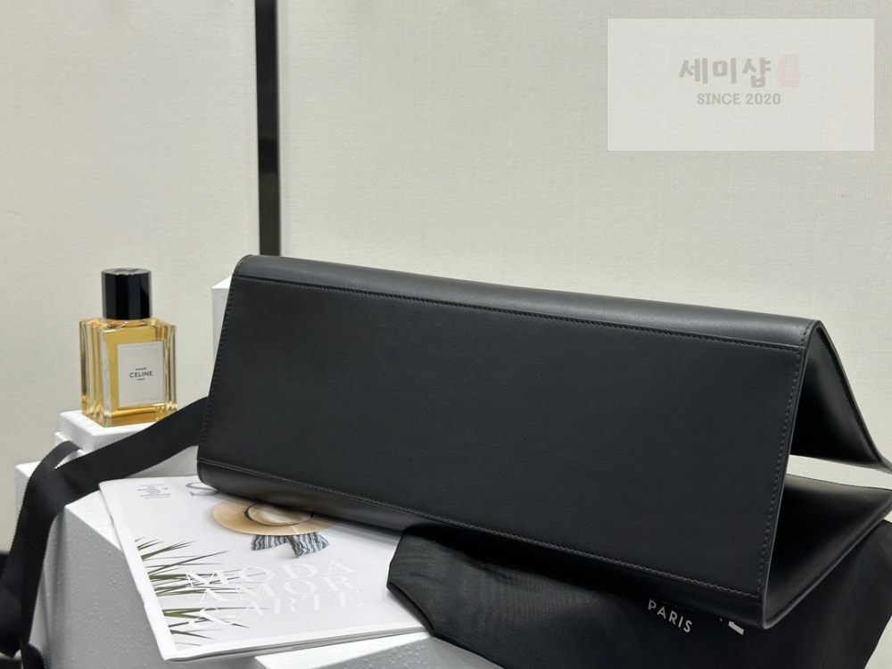 C E L I N E Celine Cabas 16 Soft In Smooth Calfskin Bag 4번 이미지