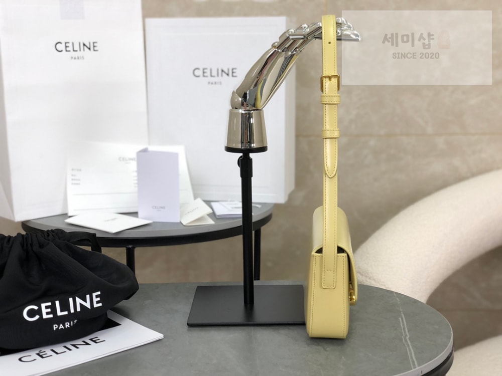 C E L I N E Celine Claude Triomphe Shoulder Bag Calfskin Bag 4번 이미지