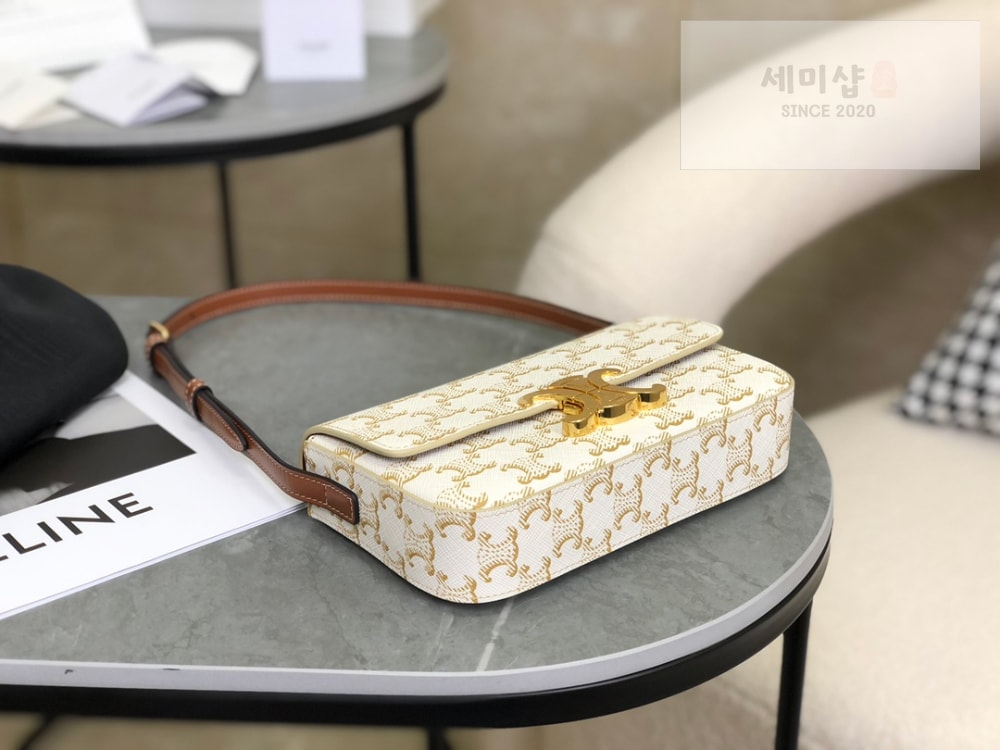 C E L I N E Celine Claude Triomphe Shoulder Bag Calfskin Bag 4번 이미지